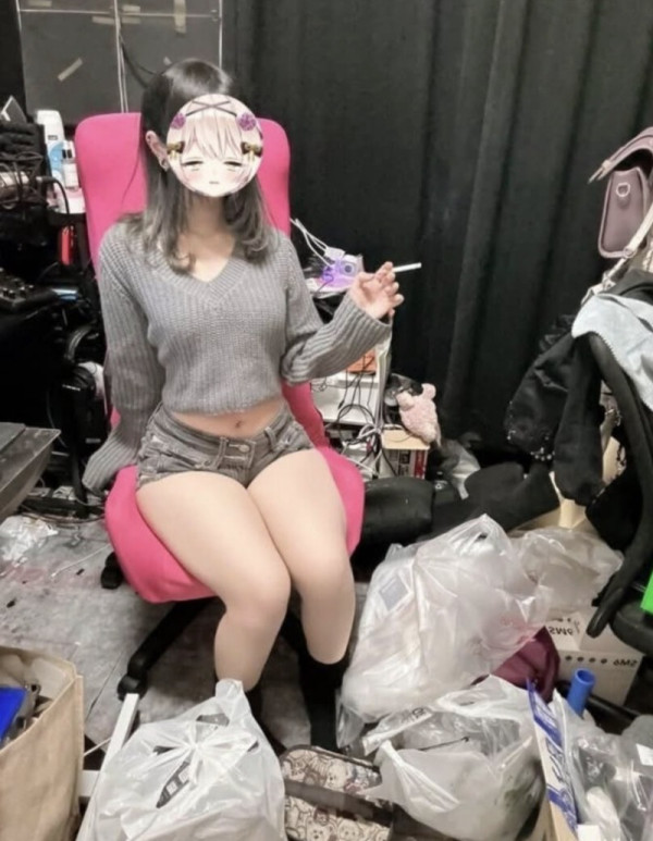 어느 여 비제이 방상태.jpg