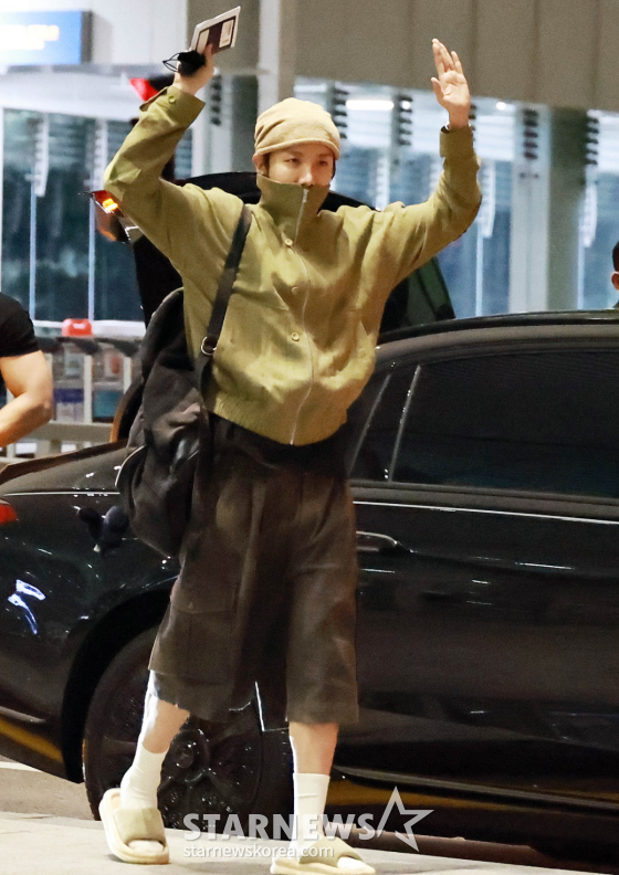 BTS 제이홉 '잘 다녀올게요'[★포토]