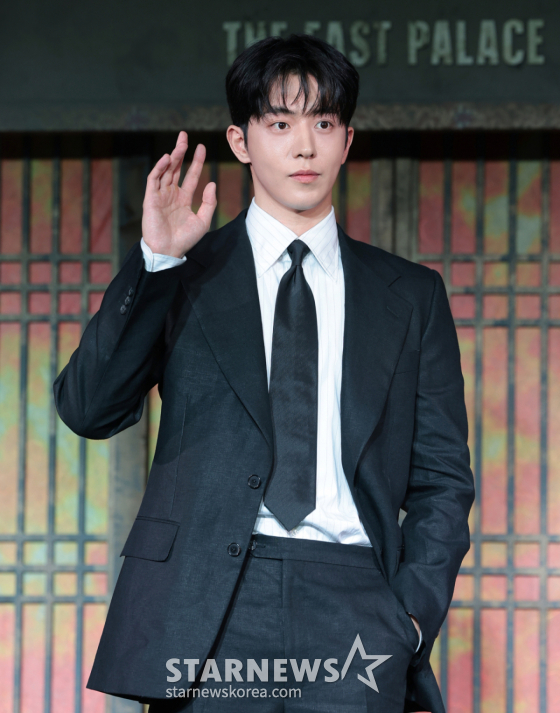 (서울=뉴스1) 권현진 기자 = 배우 남주혁이 8일 서울 영등포구 페어몬트 앰배서더 서울에서 열린 넷플릭스 시리즈 '동궁' 제작발표회에서 포즈를 취하고 있다.  '동궁'?은 귀(?)의 세계를 넘나드는 능력을 가진 구천(남주혁 분)과 비밀을 간직한 궁녀 생강(노윤서 분)이 왕(조승우 분)의 부름을 받고 동궁에 깃든 저주를 파헤치면서 벌어지는 이야기?다. 2026.7.8/뉴스1  Copyright (C) 뉴스1. All rights reserved. 무단 전재 및 재배포,  AI학습 이용 금지. /사진=(서울=뉴스1) 권현진 기자