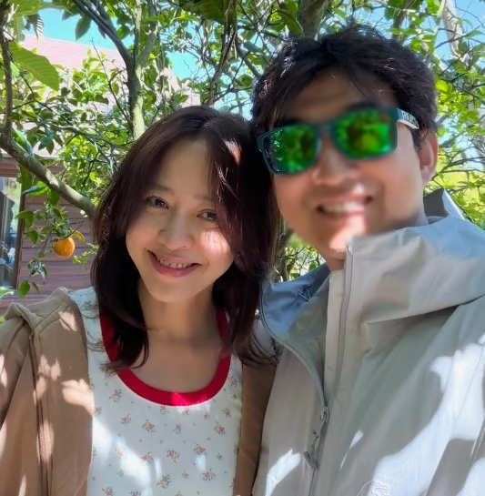 배우 강성연이 이혼 3년 만에 깜짝 재혼을 발표했다. 당시 남편이 누구인지에 대해 알리지 않았으나 이후 신경과 전문의 장민욱임이 밝혀졌다. /사진=강성연 인스타그램