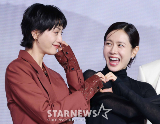 나나-손예진 '미녀들의 손하트'[★포토]