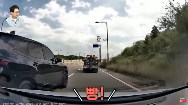 갑작스레 끼어든 차에게 양보해주지 않았다는 이유로 항의를 받았다는 사연이 전해졌다. /사진=유튜브 채널 