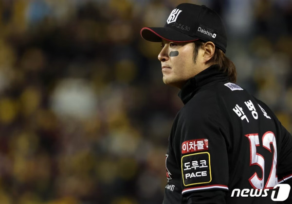 2021년 12월 29일 박병호가 KT 위즈와 계약하며 KBO 역사상 최초로 FA C등급을 받고 이적에 성공한 선수로 기록됐다. (사진=뉴스1)