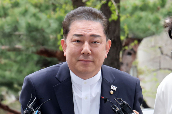  각종 비위 의혹으로 수사를 받고 있는 김병기 무소속 의원이 10일 오후 피의자 신분으로 조사를 받기 위해 서울 마포구 서울경찰청 공공범죄수사대에 출석하고 있다./사진=뉴스1.