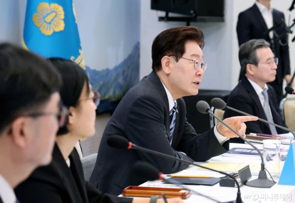(서울=뉴스1) 허경 기자 = 이재명 대통령이 15일 청와대 영빈관에서 열린 재정경제부, 국가데이터처, 금융위원회, 기획예산처 업무보고에서 발언하고 있다. 2026.7.15/뉴스1  Copyright (C) 뉴스1. All rights reserved. 무단 전재 및 재배포,  AI학습 이용 금지. /사진=(서울=뉴스1) 허경 기자