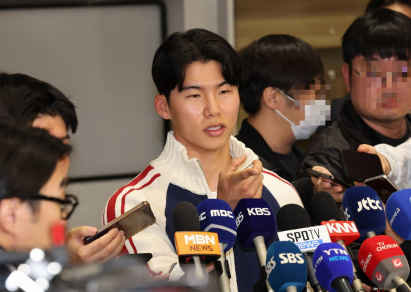 한국인 야수 최초 월드시리즈를 제패한 LA 다저스 김혜성이 귀국한 가운데, 돌발 상황으로 인터뷰를 중단하는 사태가 발생했다. /사진=뉴시스