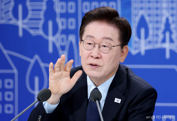 [서울=뉴시스] 김진아 기자 = 이재명 대통령이 23일 서울 여의도 KBS 별관에서 열린 부동산정책 국민 대토론회에서 발언하고 있다. (청와대통신사진기자단)  2026.07.23. bluesoda@newsis.com /사진=김진아