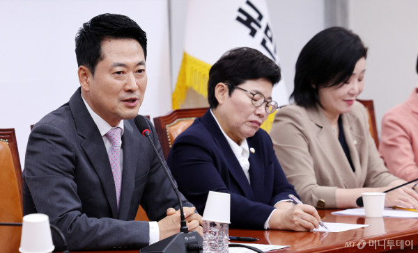 (서울=뉴스1) 박지혜 기자 = 장동혁 국민의힘 대표가 17일 서울 여의도 국회에서 열린 ‘수시 원서접수 먹통 사태 긴급 간담회’에서 발언하고 있다. 2026.9.17/뉴스1  Copyright (C) 뉴스1. All rights reserved. 무단 전재 및 재배포,  AI학습 이용 금지. /사진=(서울=뉴스1) 박지혜 기자