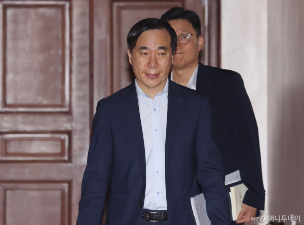 (서울=뉴스1) 김명섭 기자 = 유수영 재정경제부 대변인이 12일 서울 종로구 세종대로 정부서울청사에서 열린 비상경제본부회의 겸 경제관계장관회의에 참석하고 있다.  2026.6.12/뉴스1  Copyright (C) 뉴스1. All rights reserved. 무단 전재 및 재배포,  AI학습 이용 금지. /사진=(서울=뉴스1) 김명섭 기자
