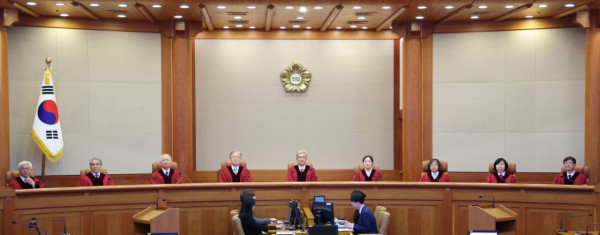 김상환 헌법재판소장이 23일 오후 서울 종로구 헌법재판소 대심판정에서 열린 7월 심판사건 선고에 참석해 자리하고 있다. /사진=뉴시스