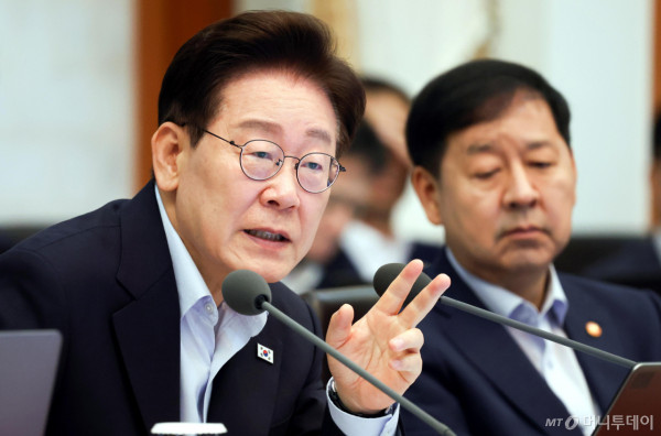 [서울=뉴시스] 김진아 기자 = 이재명 대통령이 21일 청와대에서 열린 국무회의에서 발언하고 있다.(청와대통신사진기자단) 2026.07.21. bluesoda@newsis.com /사진=