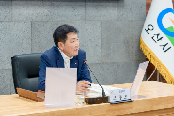 간부회의를 주재하고 있는 조용호 오산시장./사진제공=오산시