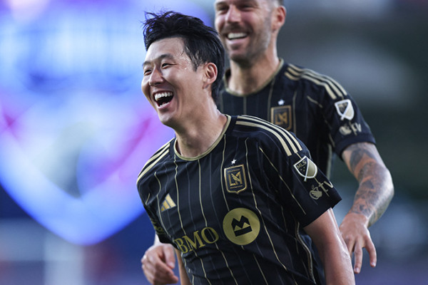 축구선수 손흥민(33·LAFC)의 미국 메이저리그사커(MLS) 프리킥 데뷔골이 올해의 골 후보에 선정됐다./AFPBBNews=뉴스1