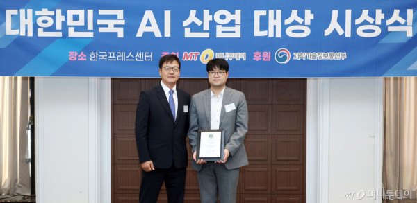 다바랩 정인호 대표(오른쪽)가 
