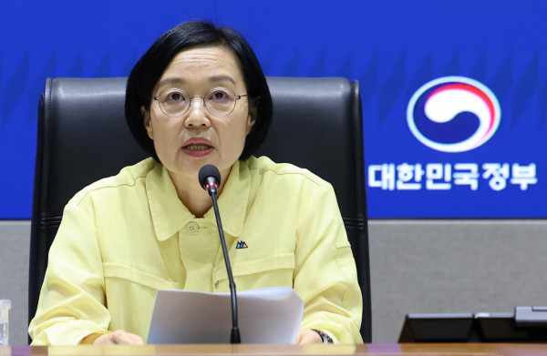 한성숙 국무총리가 18일 서울 종로구 정부서울청사 서울상황센터에서 열린 호우 대처상황 점검회의에서 모두발언을 하고 있다./사진=뉴스1