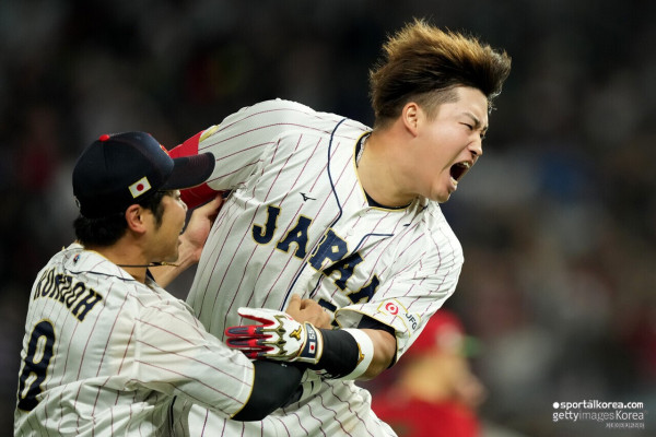 2023 월드베이스볼클래식(WBC) 준결승 멕시코전에서 끝내기 2루타를 치고 포효하는 무라카미 무네타카